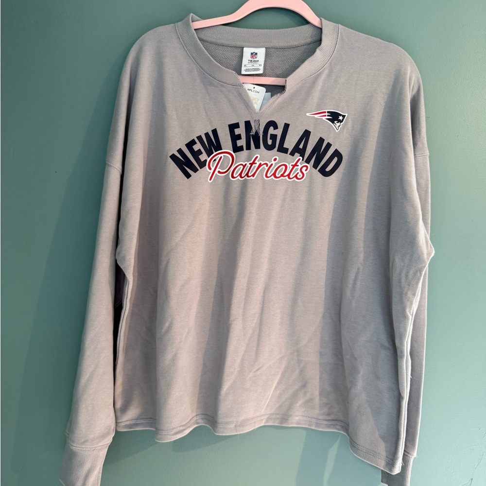 NWT women’s size XL Gray New England Patriots Sweatshirt